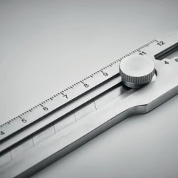 Wysuwany nóż wielofunkcyjny - KNIFEPLUS (MO6970-16)